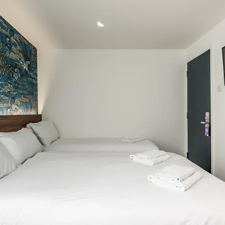 Queens Drive Hotel At Finsbury Park-3